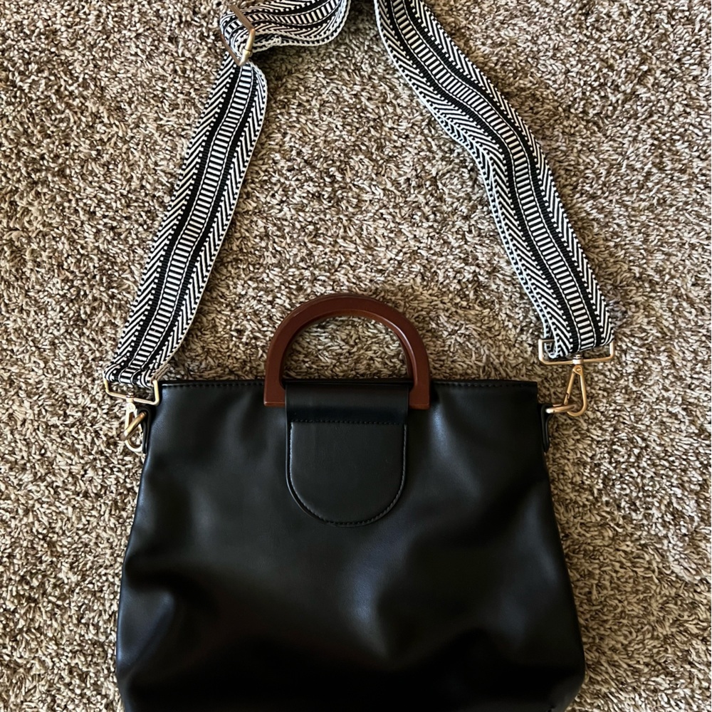 Urban Originals Horizon Behan Leather Tote/Crossbody